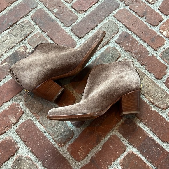 Vince Made in Italy Havana Notch Suede Ankle Boots - Picture 5 of 8